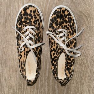 Leopard tennis shoes